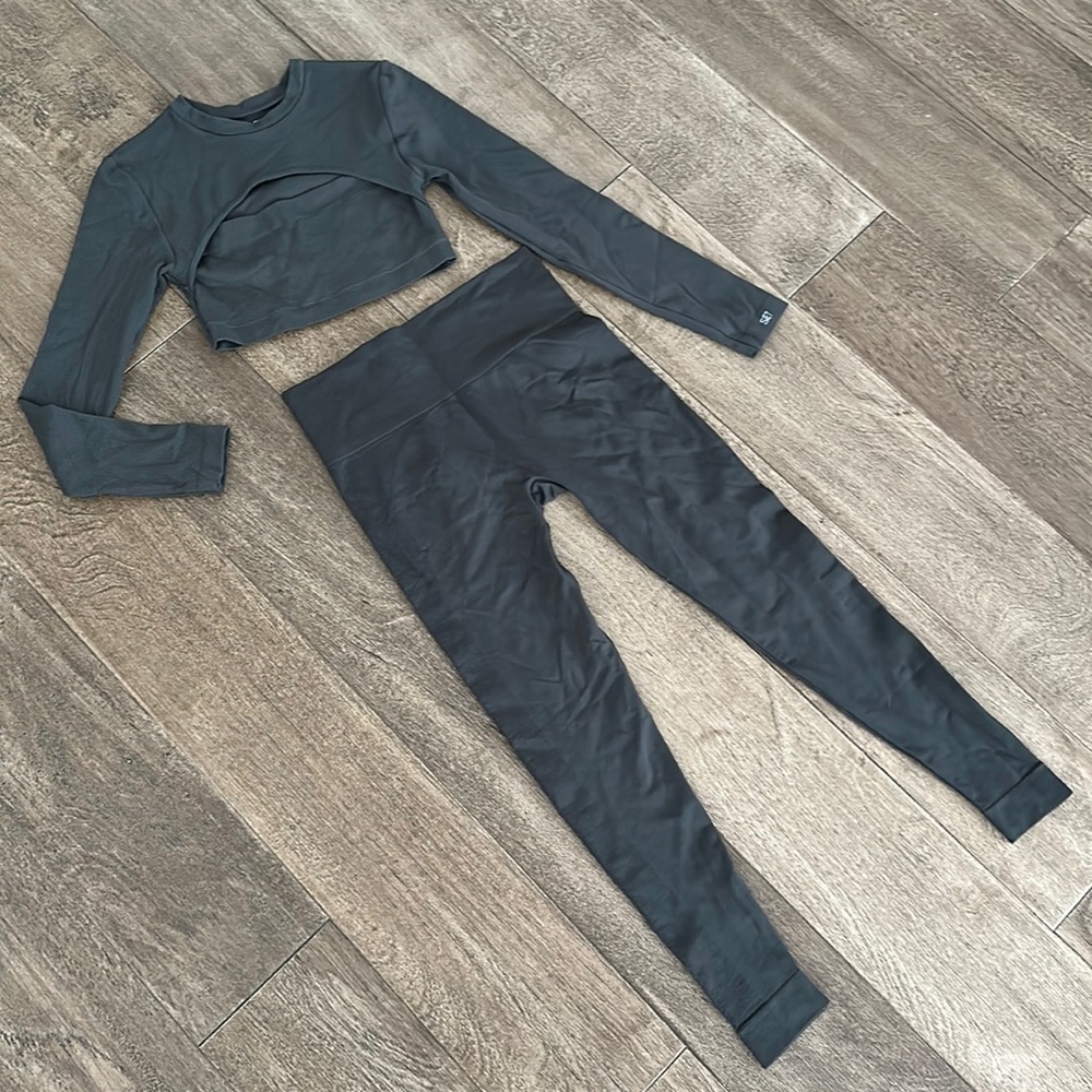 SET Active Black Long Sleeve Crop Top and High-Waist Leggings Set